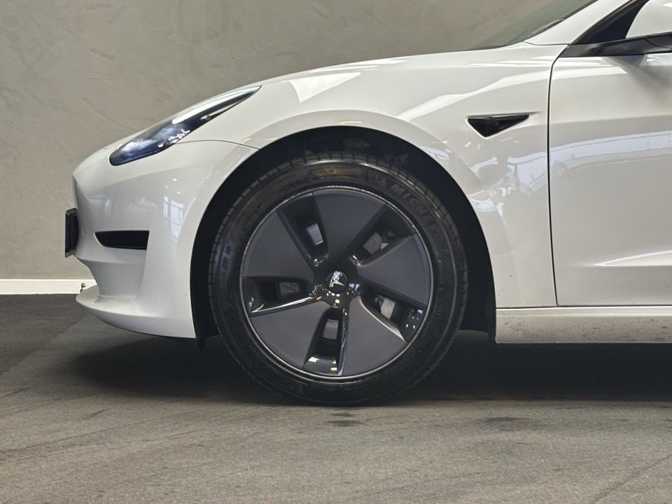 Tesla Model 3 RWD 4d