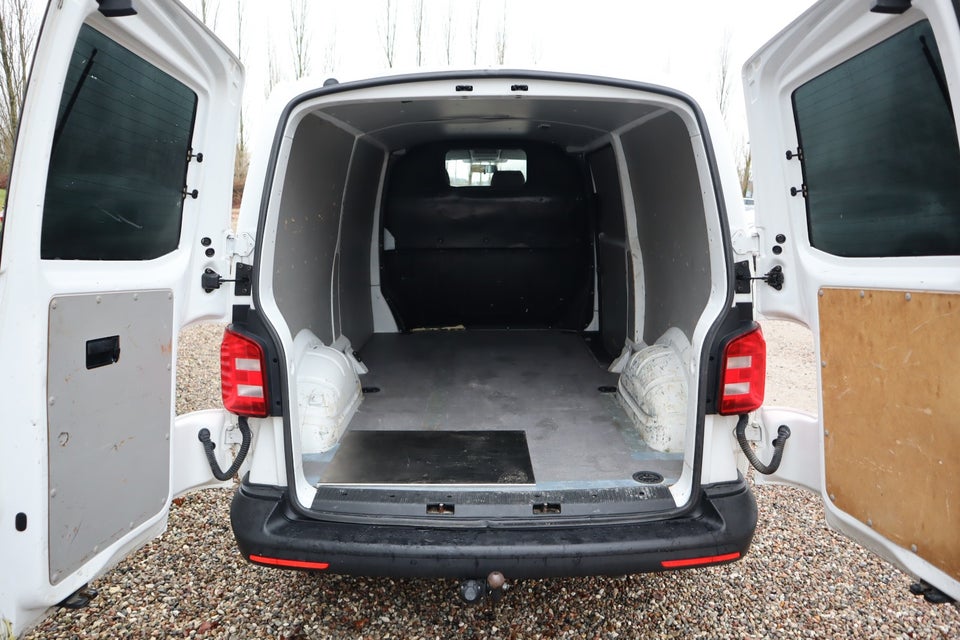 VW Transporter 2,0 TDi 102 Kassevogn lang