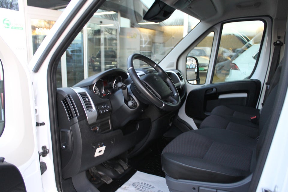 Peugeot Boxer 335 2,2 BlueHDi 165 L2H2 Premium