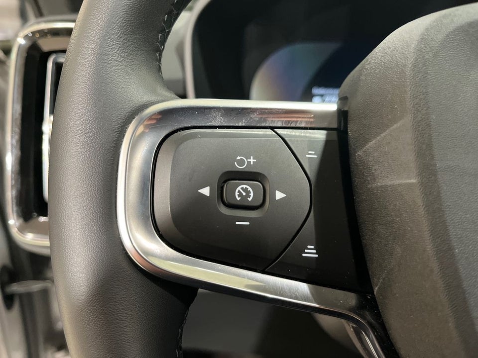 Volvo EX40 Extended Range Plus 5d