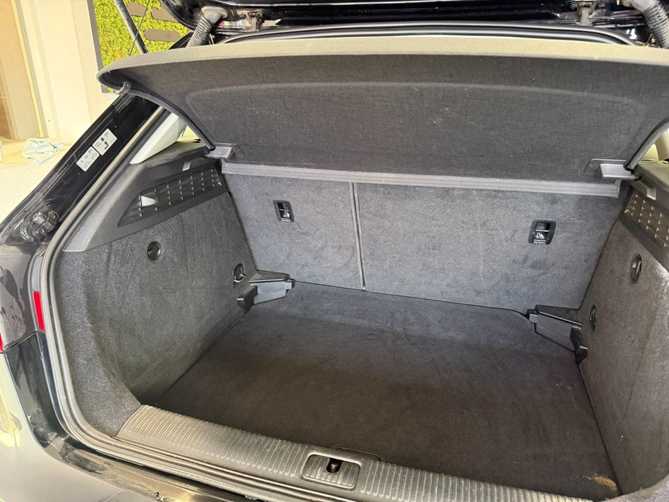 Audi A3 1,6 TDi 110 Ultra Attraction 4d