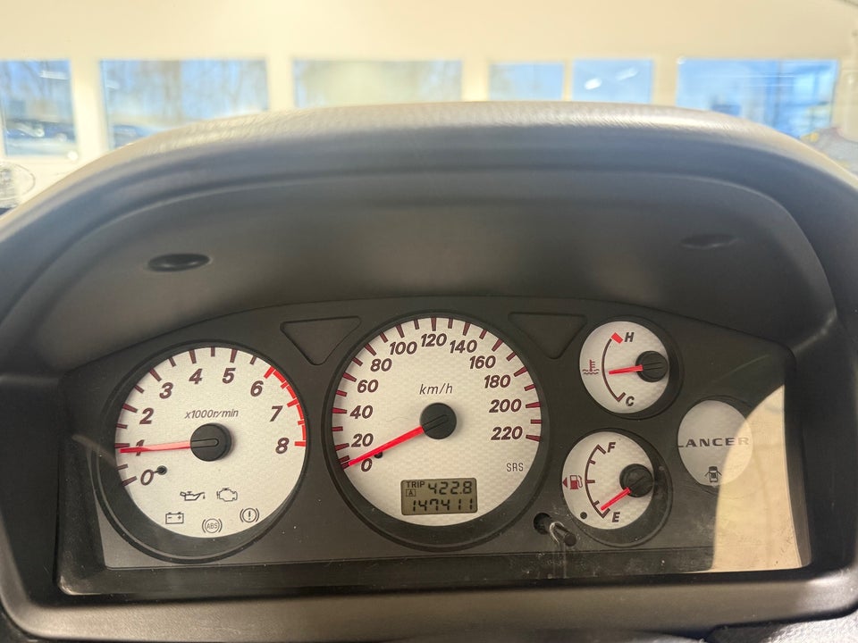 Mitsubishi Lancer 1,6 Invite stc. 5d