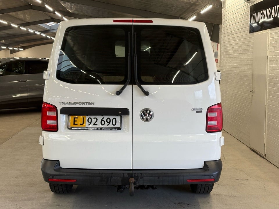 VW Transporter 2,0 TDi 102 Kassevogn kort