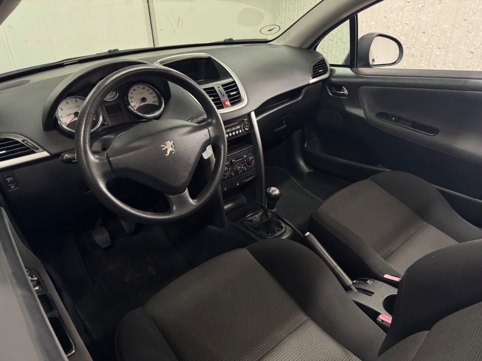Peugeot 207 1,6 VTi CC 2d