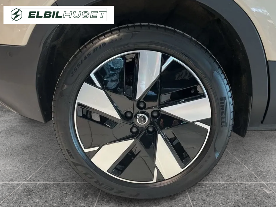 Volvo EX40 Extended Range Plus 5d