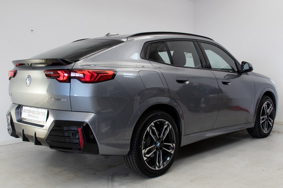 BMW iX2 eDrive20 Charged M-Sport 5d