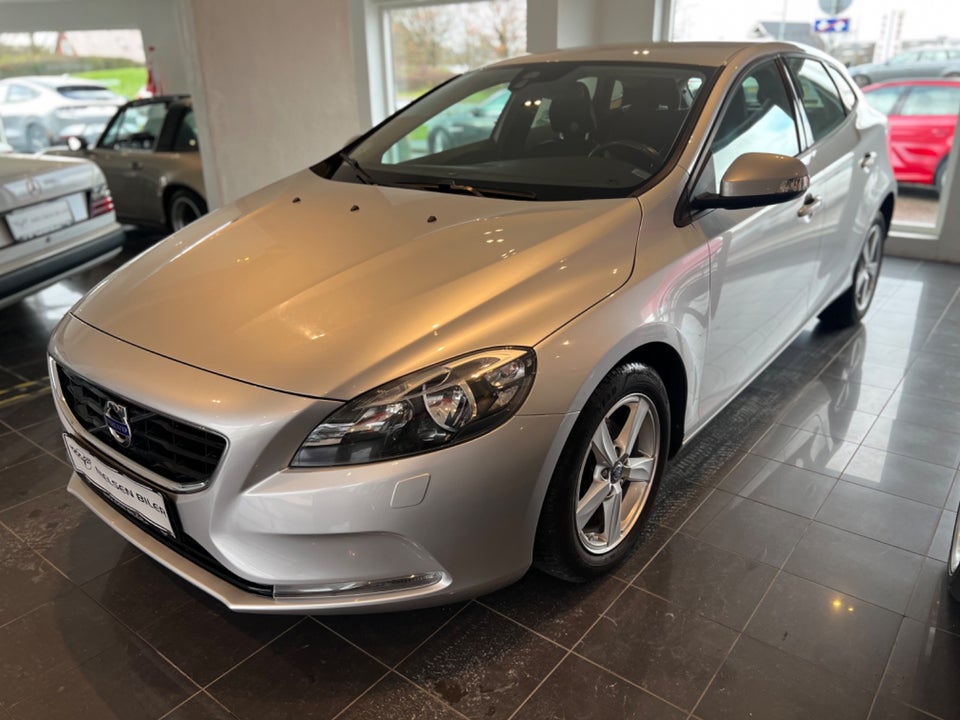 Volvo V40 1,6 D2 115 Kinetic Drive-E 5d