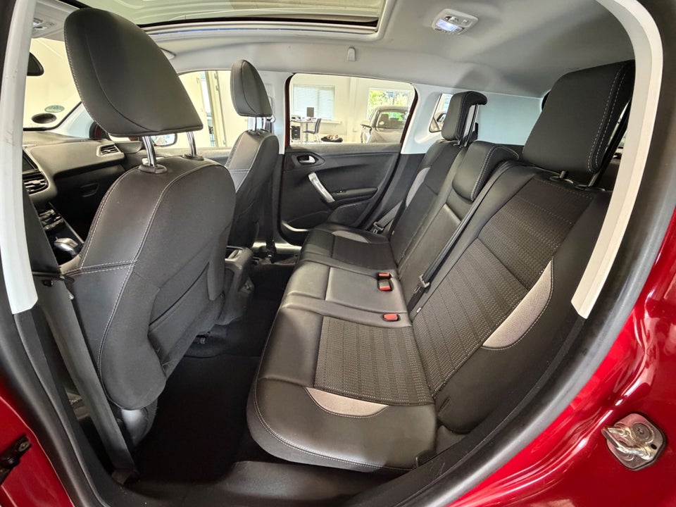 Peugeot 2008 1,5 BlueHDi 100 Prestige Sky 5d