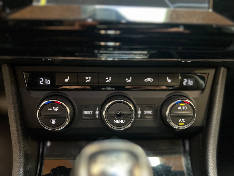 Skoda Superb 2,0 TDi 150 Style Combi DSG 5d