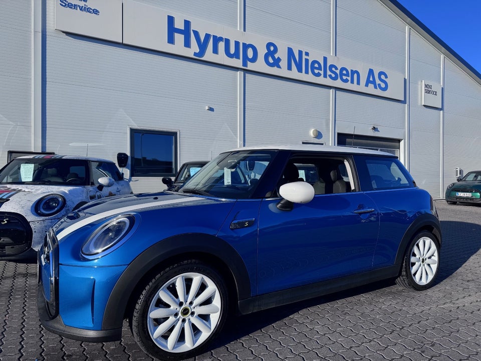 MINI Cooper SE Essential 3d