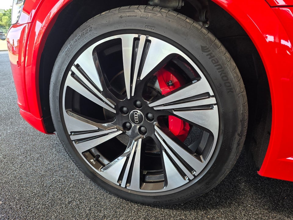Audi Q8 e-tron 55 S-line quattro 5d