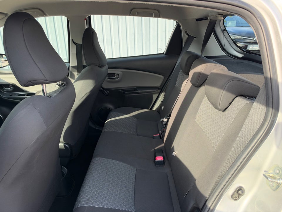 Toyota Yaris 1,3 VVT-i T2 5d