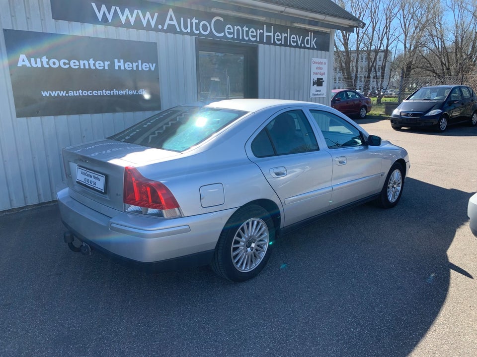 Volvo S60 2,4 140 Momentum 4d