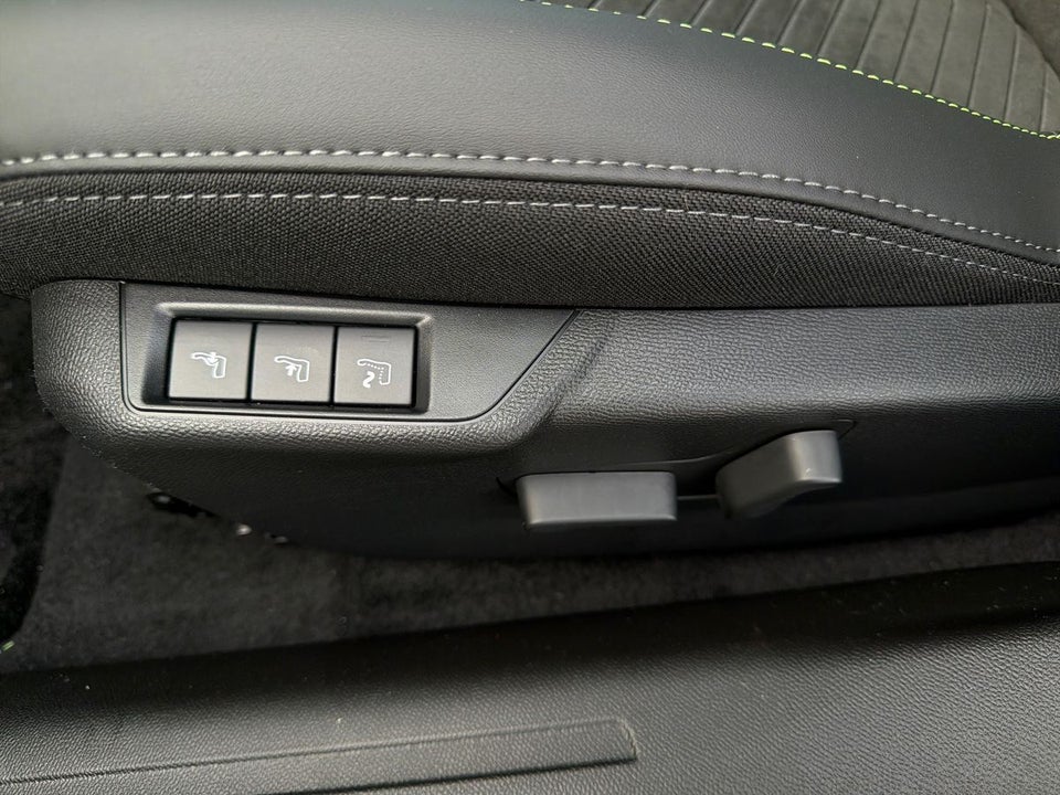 Peugeot e-2008 54 GT 5d