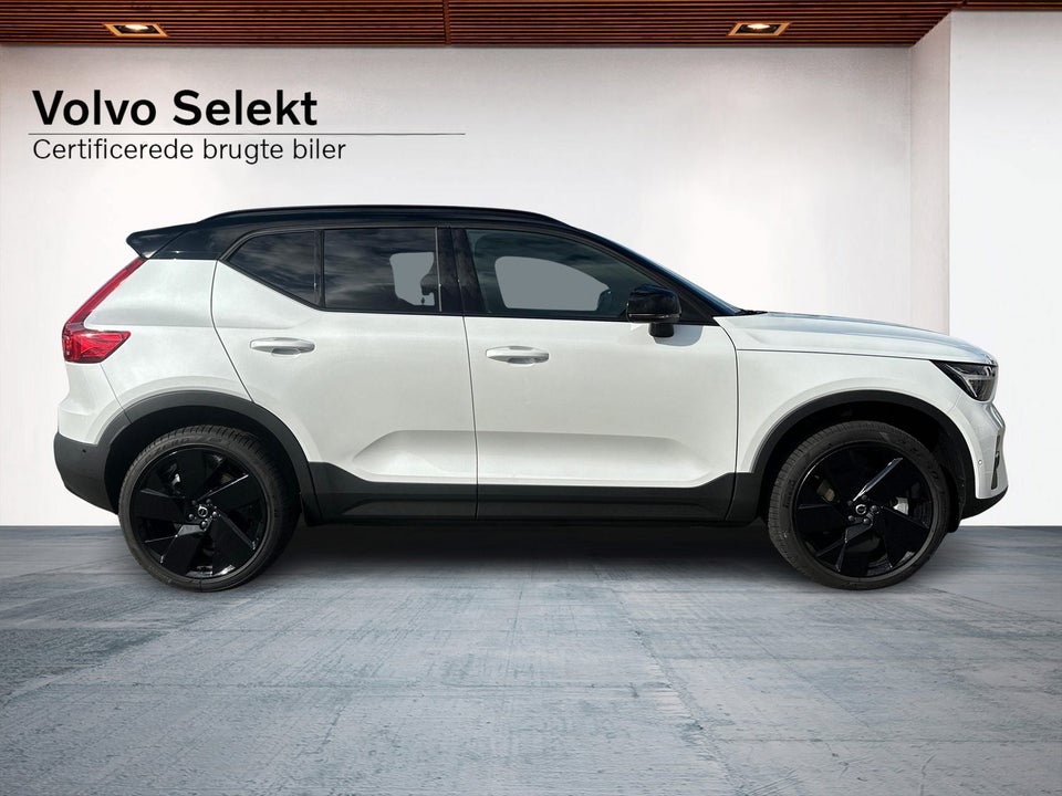 Volvo EX40 Extended Range Black Edition 5d