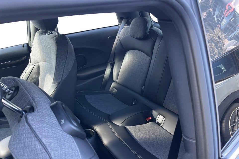 MINI Cooper SE Classic Trim 3d