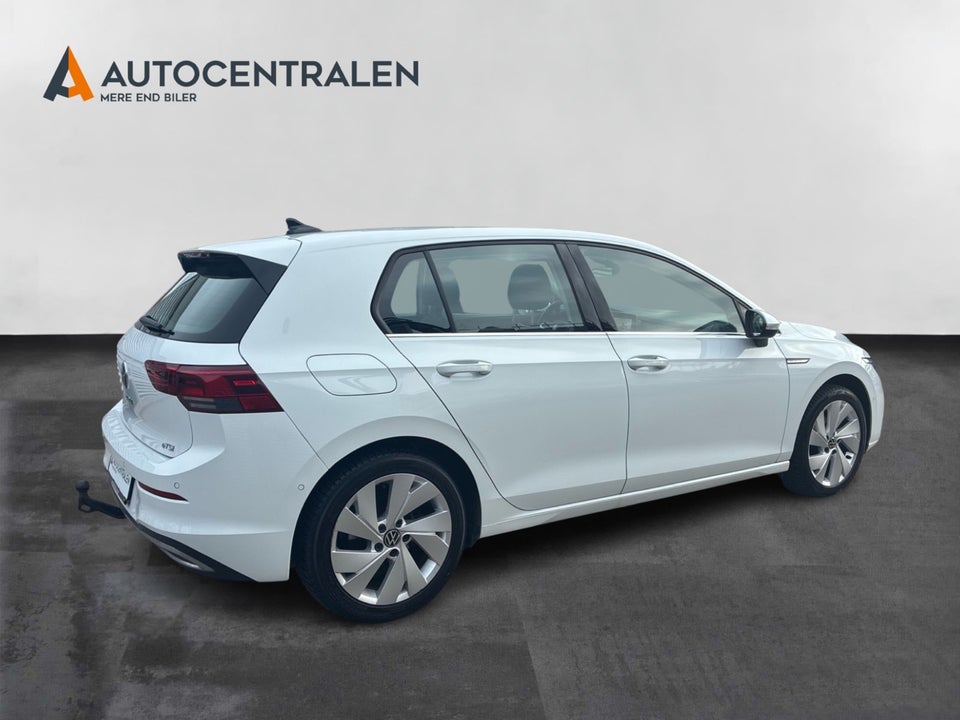 VW Golf VIII 1,5 eTSi 150 Life DSG 5d
