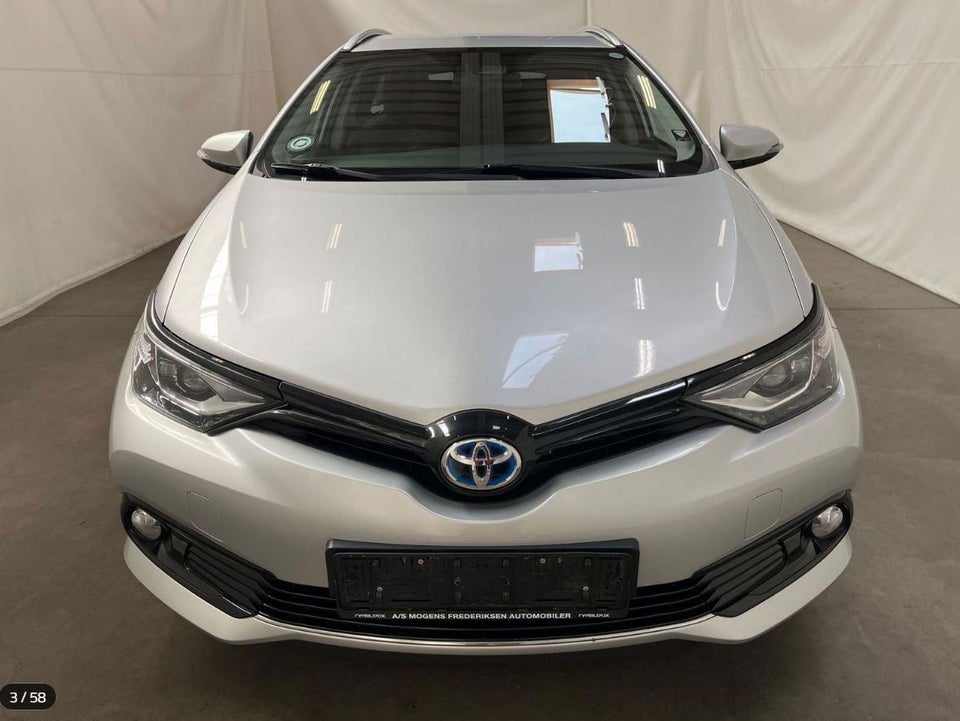 Toyota Auris 1,8 Hybrid H2 Selected Touring Sports CVT 5d