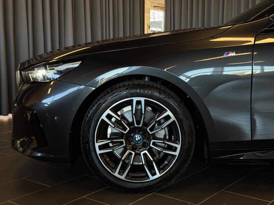 BMW i5 eDrive40 M-Sport 4d