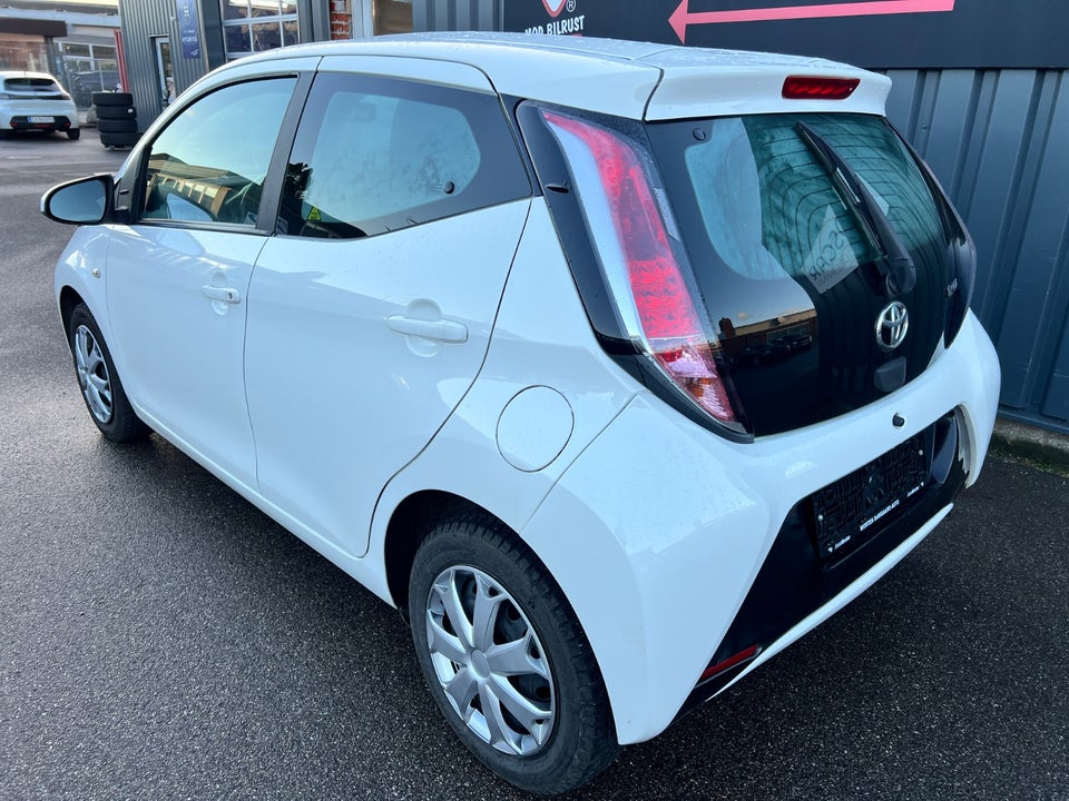 Toyota Aygo 1,0 VVT-i x-play 5d