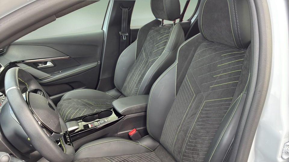 Peugeot e-208 54 GT Pack 5d