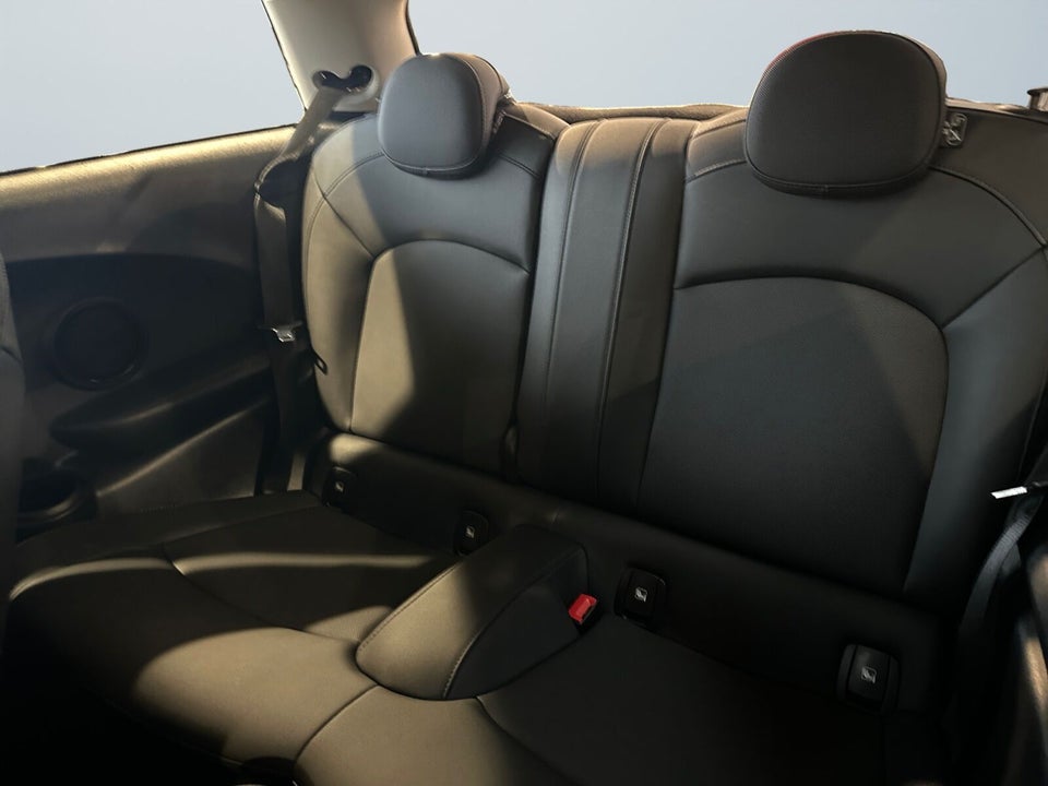 MINI Cooper SE Essential 3d