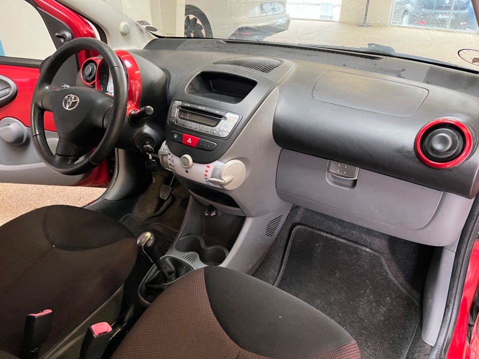 Toyota Aygo 1,0 Plus Red Line 5d