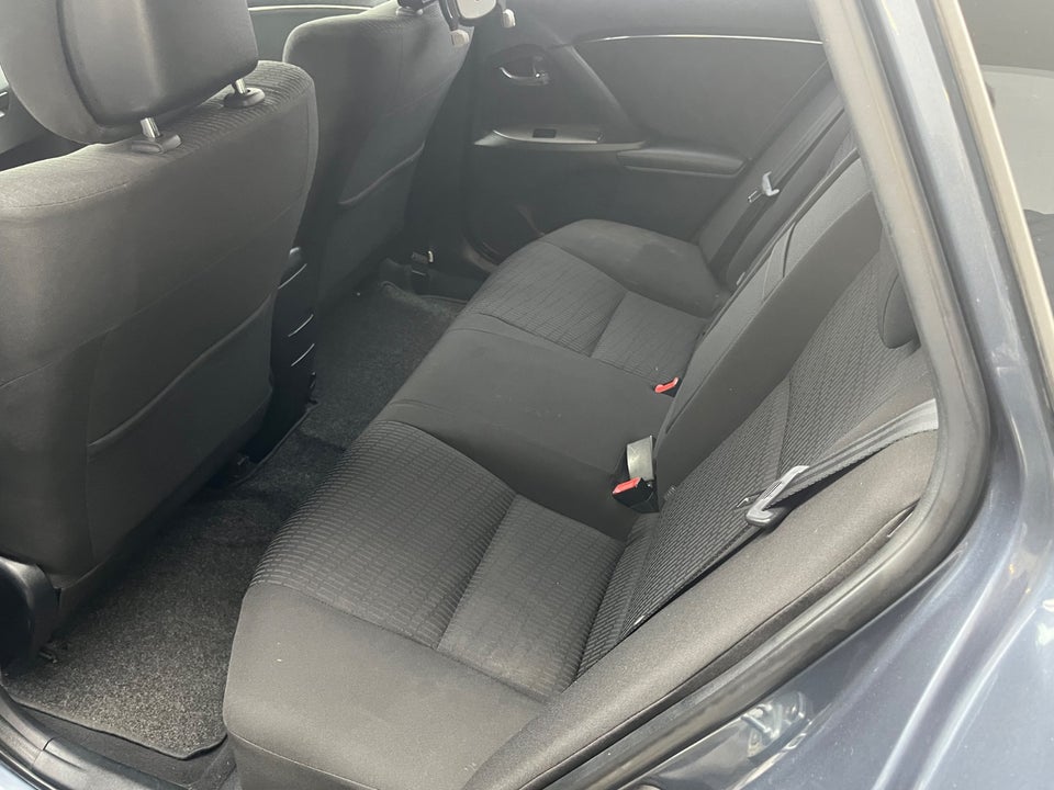 Toyota Avensis 2,2 D-CAT 150 T2 stc. aut. 5d