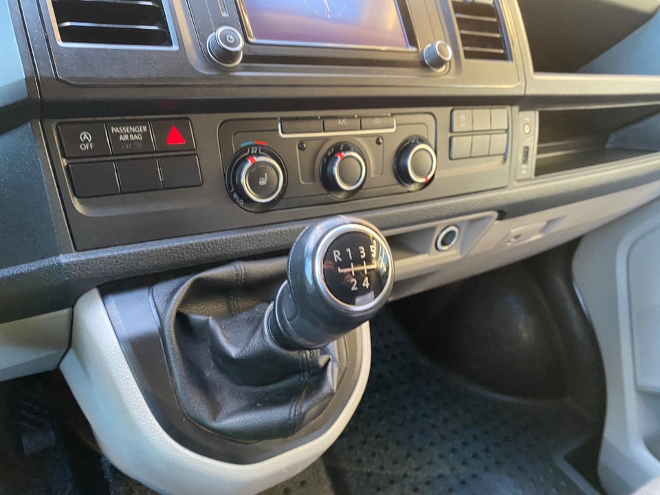 VW Transporter 2,0 TDi 110 Kassevogn lang