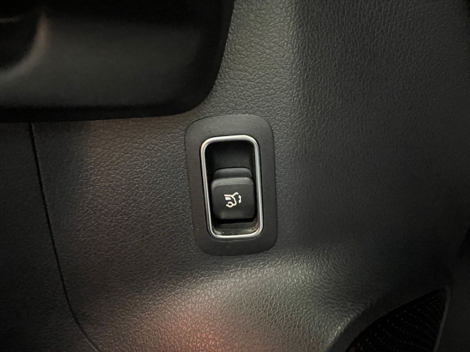 Mercedes EQA300 4Matic 5d