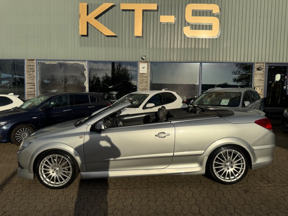Opel Astra 2,0 Cosmo TwinTop 2d
