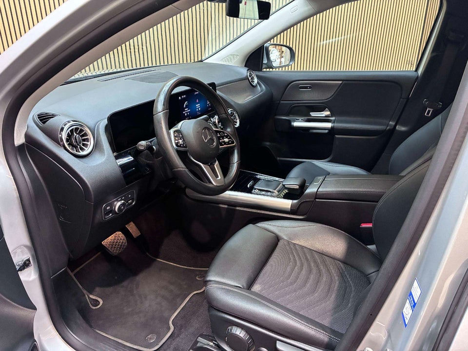 Mercedes EQA300 Progressive 4Matic 5d