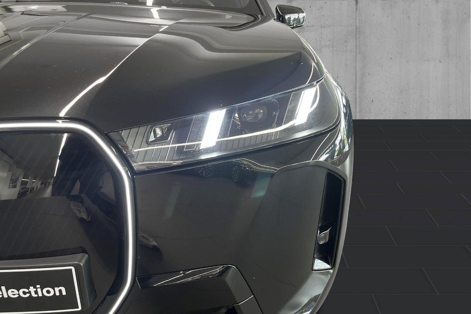 BMW iX xDrive60 Fully Charged 5d