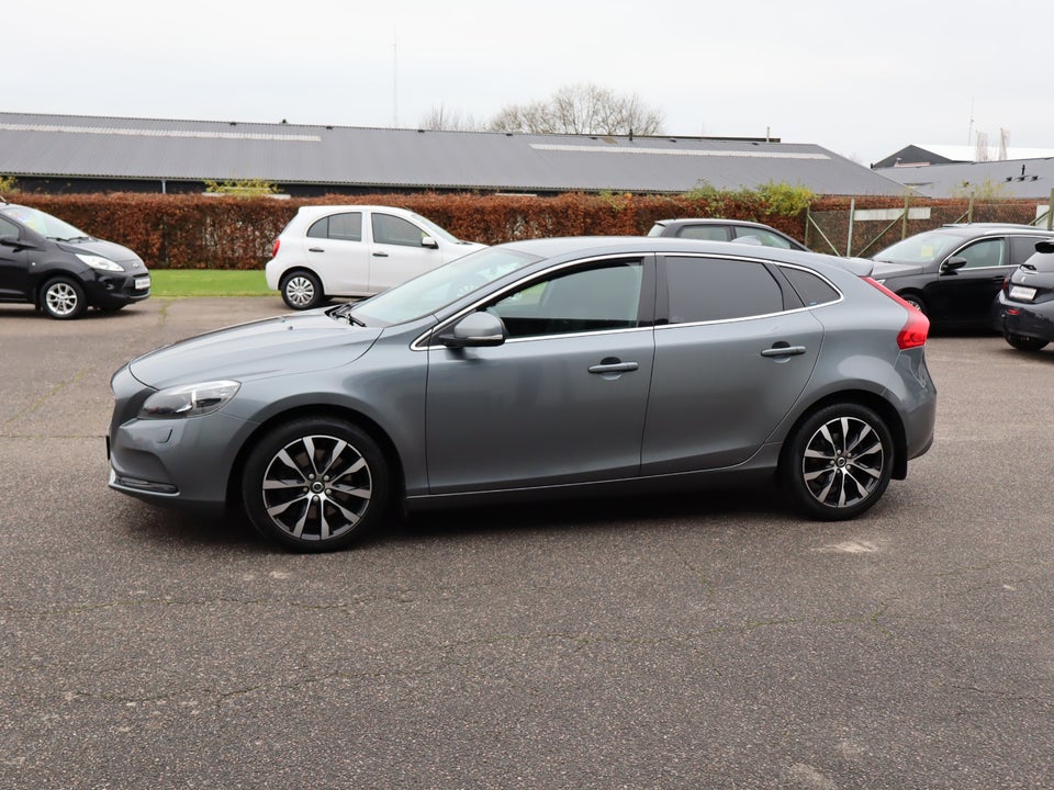 Volvo V40 2,0 D3 150 Momentum aut. 5d