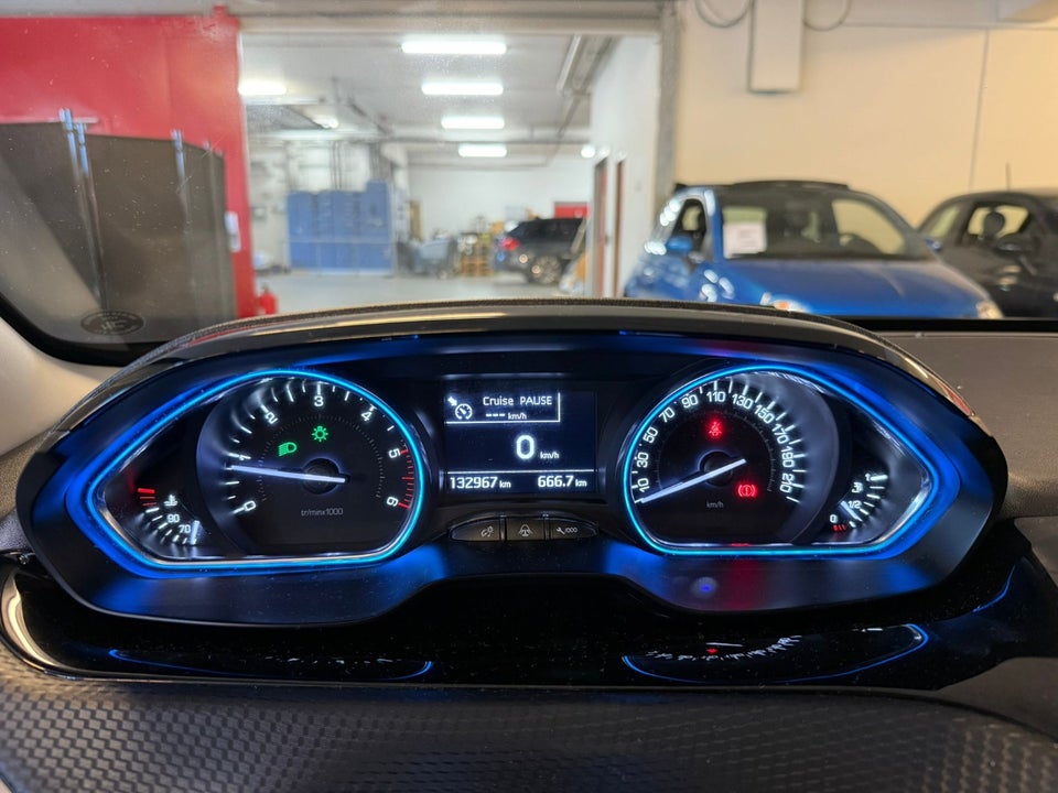 Peugeot 2008 1,5 BlueHDi 100 Allure Sky 5d