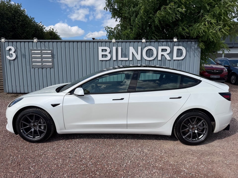 Tesla Model 3 Long Range AWD 4d