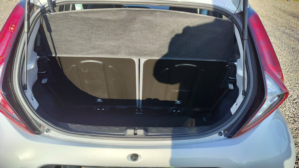 Toyota Aygo 1,0 VVT-i x-press 5d