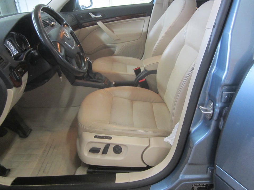 Skoda Octavia 1,6 TDi 105 Elegance 5d