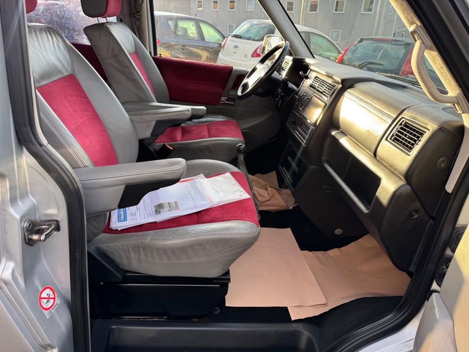 VW Caravelle 2,5 TDi 150 Comfortline kort 10prs 4d