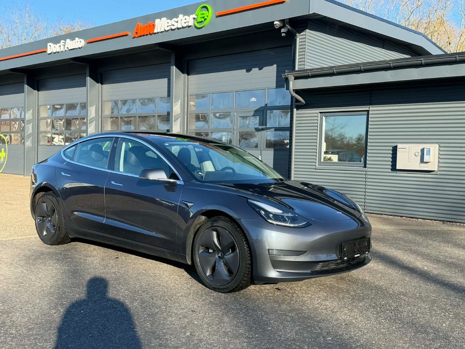 Tesla Model 3 Long Range AWD 4d