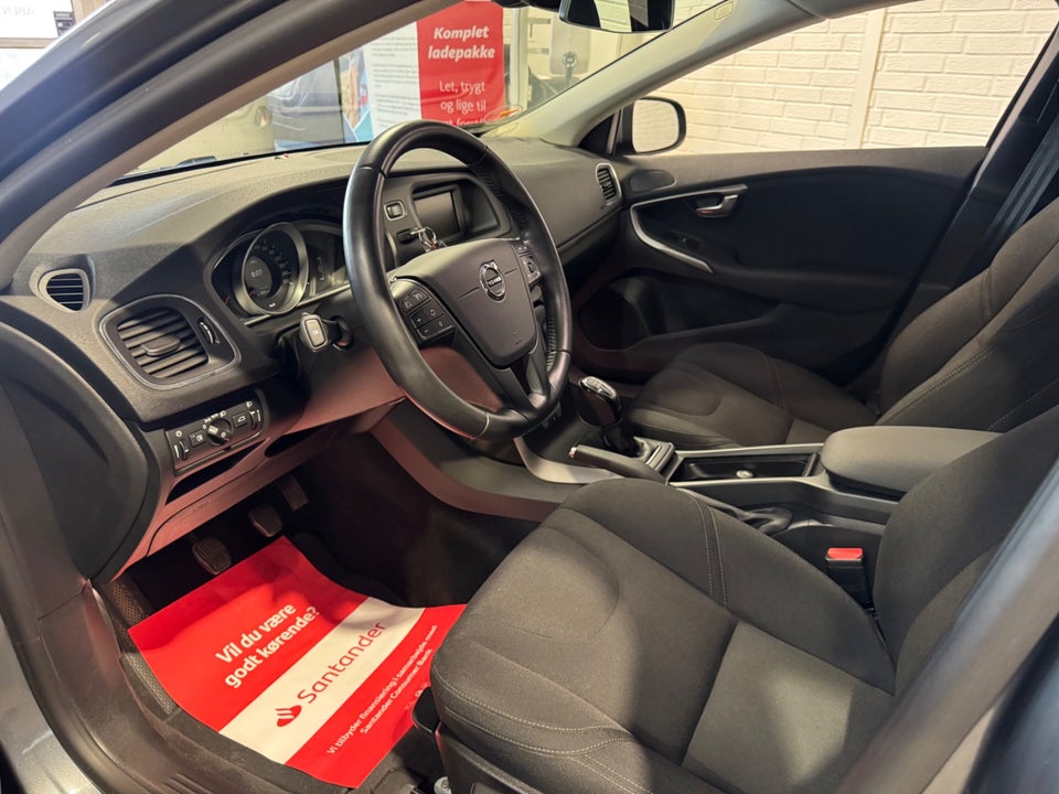 Volvo V40 2,0 D2 120 Kinetic 5d