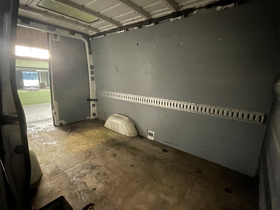 VW Crafter 2,0 TDi 163 Kassevogn L