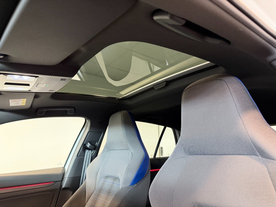 VW Golf VIII 1,4 GTE DSG 5d
