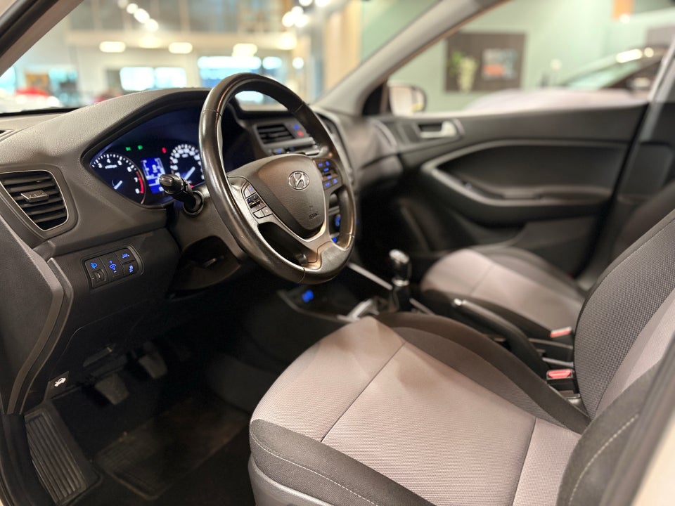 Hyundai i20 1,25 Passion 5d