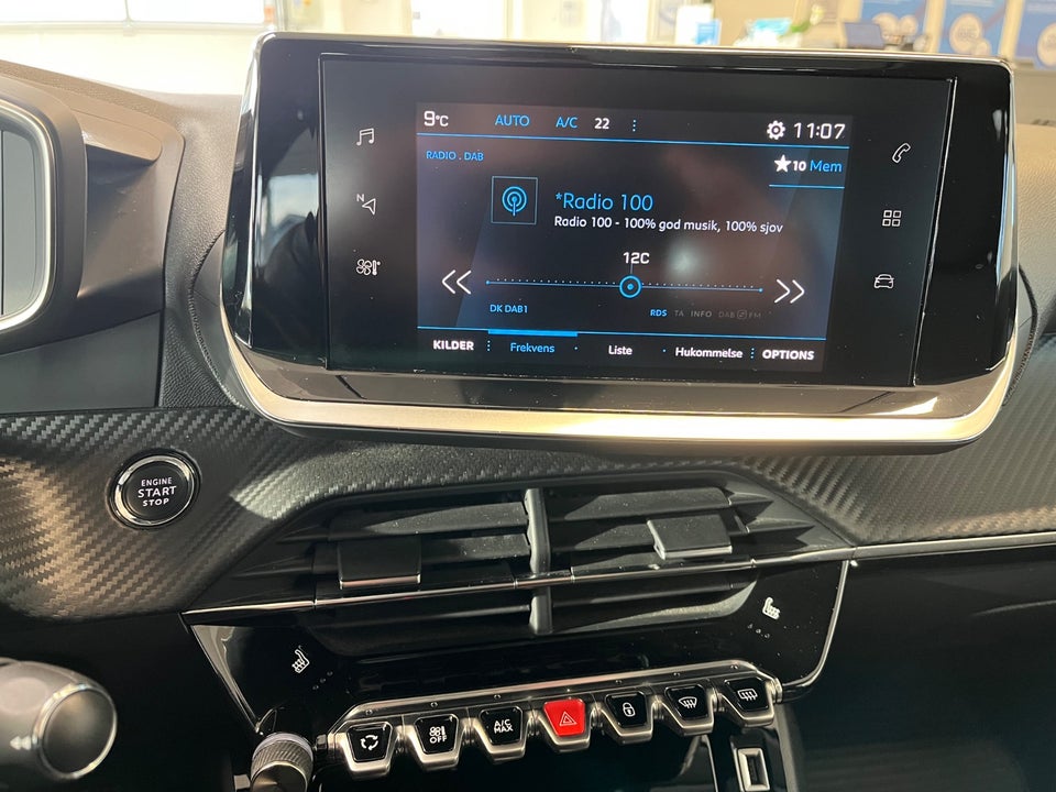 Peugeot 208 1,2 PureTech 100 Allure Sky EAT8 5d