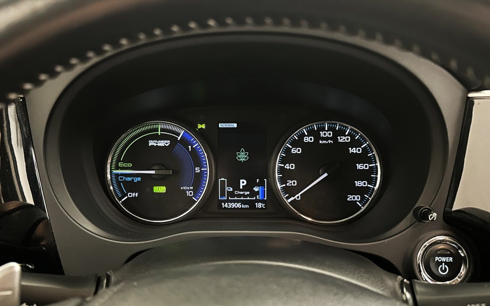 Mitsubishi Outlander 2,4 PHEV Instyle CVT 4WD 5d