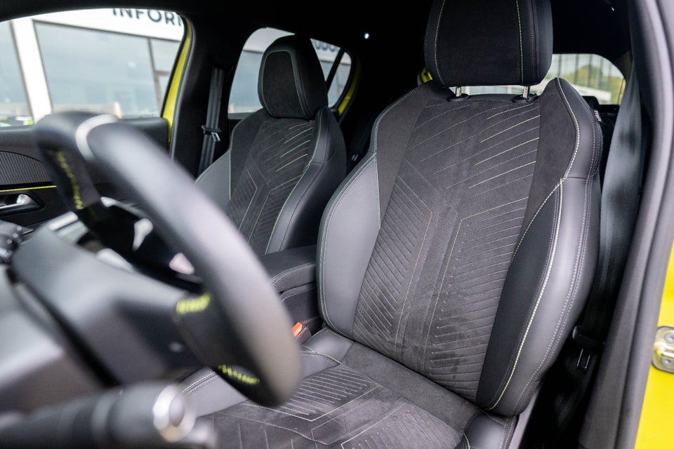 Peugeot e-208 50 GT 5d