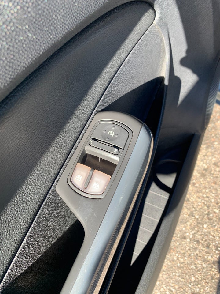 Opel Corsa 1,4 16V Cosmo 5d