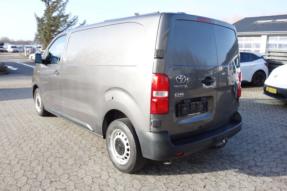 Toyota ProAce 2,0 D 120 Medium Comfort 5d