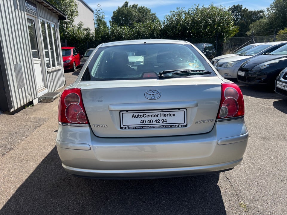 Toyota Avensis 1,8 VVT-i Terra 5d